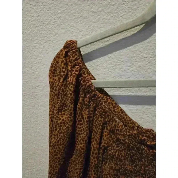 Urban Outfitters Women's Brown Animal Print Cropped Blouse Size M - Picture 7 of 7